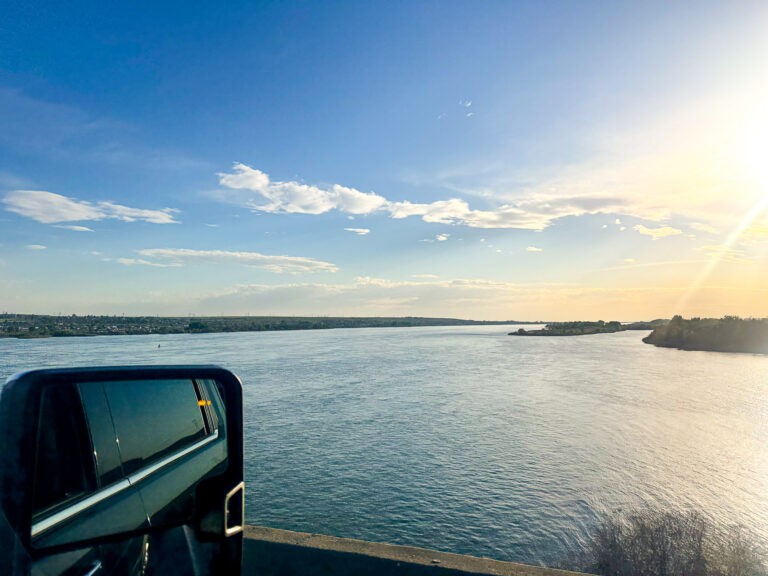 Towmads crossing the Columbia River